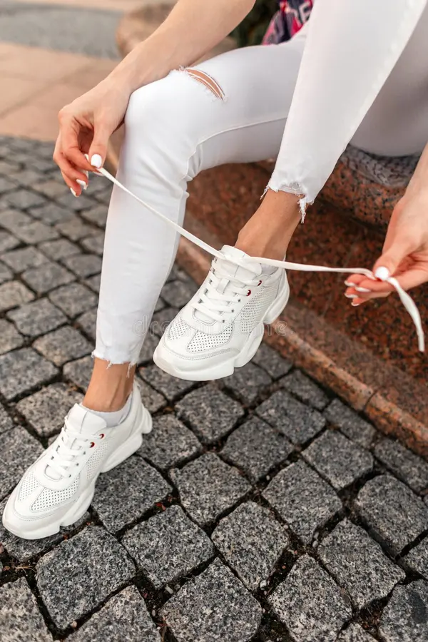 White sneakers with Jeans