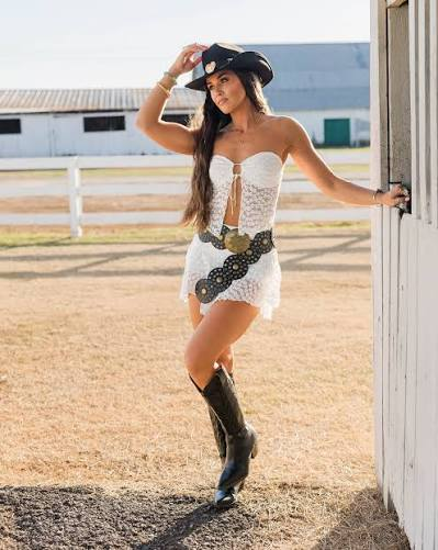 Statement Cowboy Hat Outfit